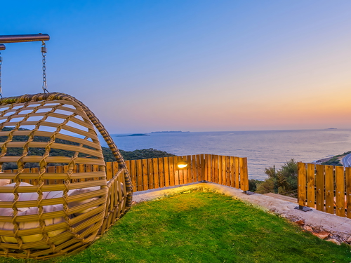  gece  -  Kasım
  | Kaş Yeniköy’de Deniz Manzaralı, Jakuzili Balayı ve Aile Villası – 4 Kişilik Tatil İçin İdeal Seçim